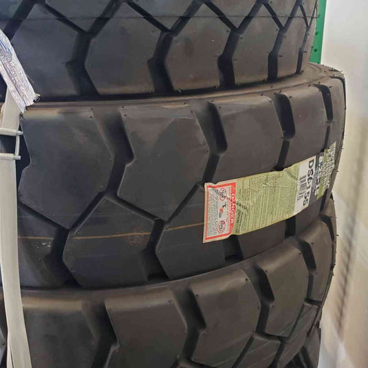 8.25-15 Deestone Industrial Lug Plus Premium DS6155