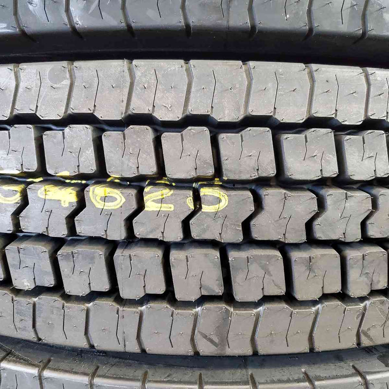 Load image into Gallery viewer, 11r22.5 pirelli 146/143l r89 CSD m+s 3797000
