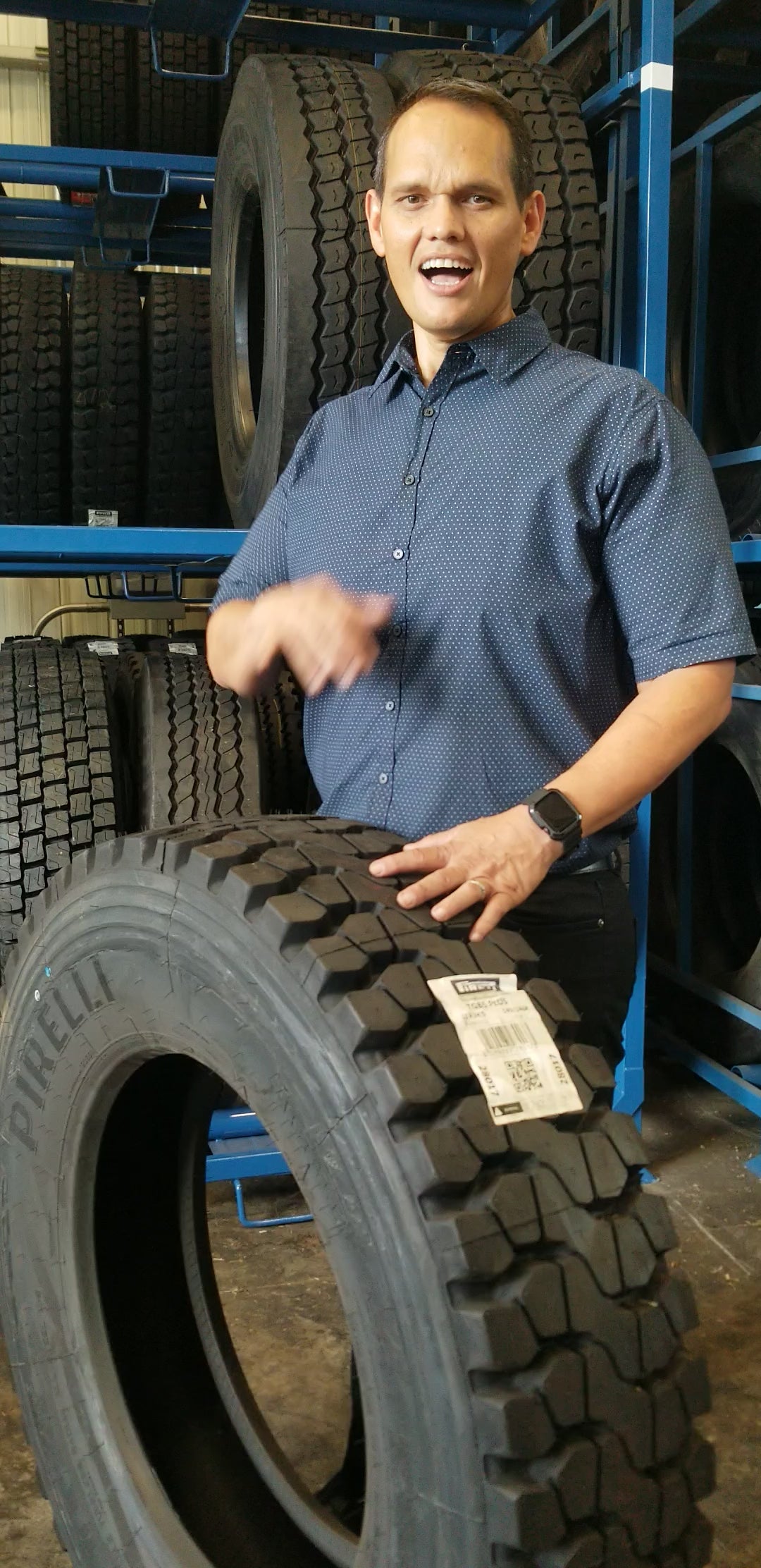 11R24.5 Pirelli 16Ply TG85 149/146K - Open Shoulder Dirve