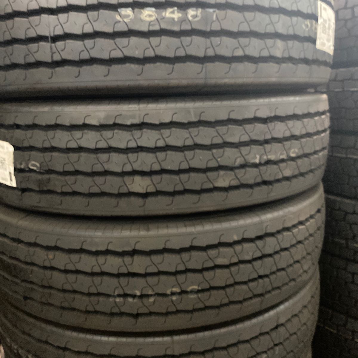 11R22.5 Pirelli 16Ply AP79 146/143M 3848500